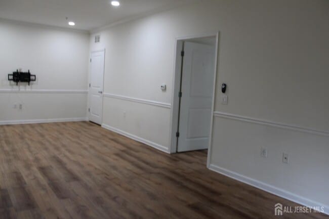 Building Photo - 611 Doral Ct