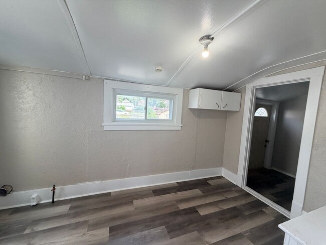 Building Photo - 518 23rd St