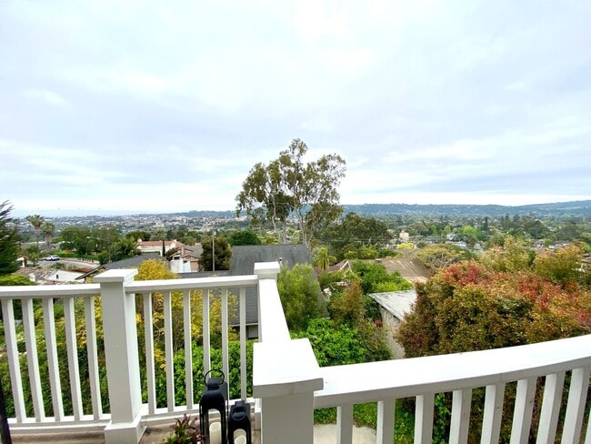 Building Photo - Enchanting 1-Bedroom, 1-Bath Oasis with Stunning Views