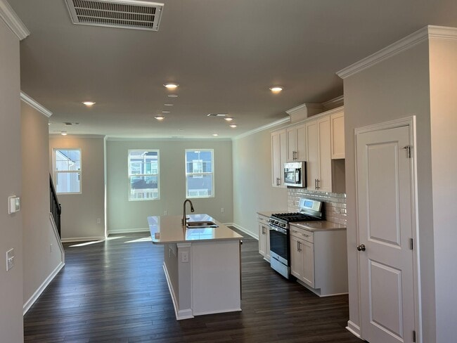 Building Photo - 714 Cormiche Ln