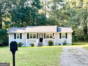 Building Photo - 207 Custer Cir