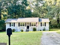 Building Photo - 207 Custer Cir