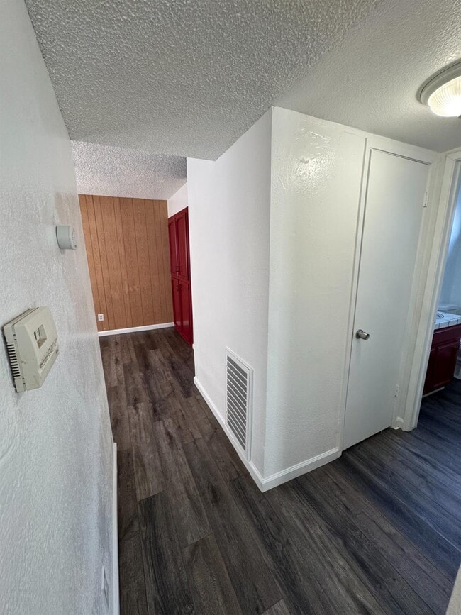 Building Photo - 2056 W Simpson Ave