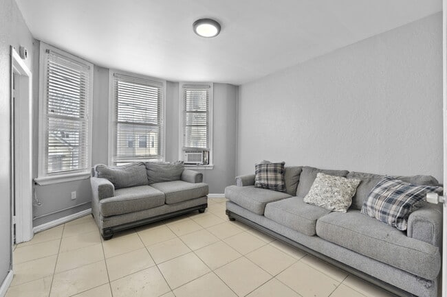 Building Photo - 6113 Washington St