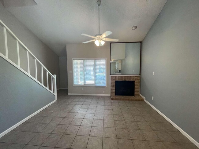 Building Photo - 121 Troy Ave