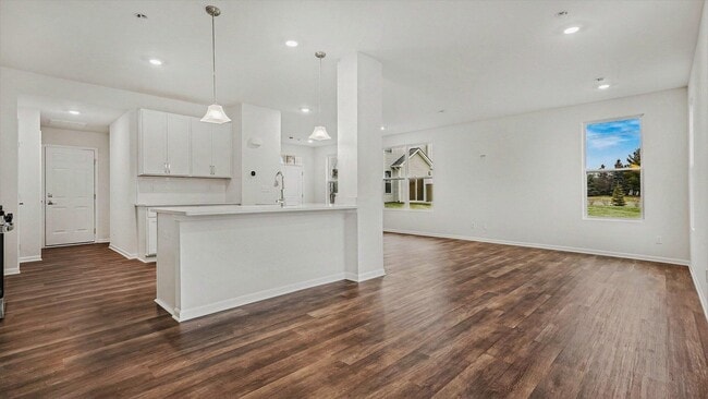 Building Photo - 1601 Salt Springs Dr