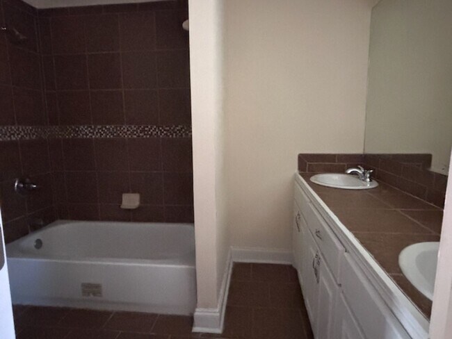 Building Photo - 304 Catalina Cir