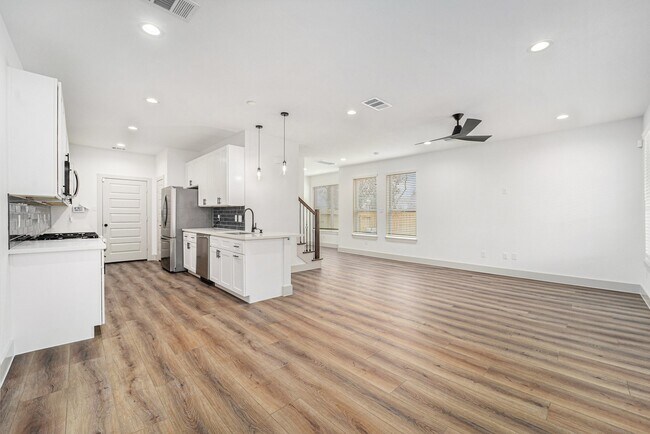Building Photo - 6425 Anderson Rd