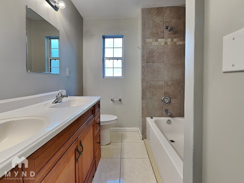 Building Photo - 6824 Gaillardia Rd S