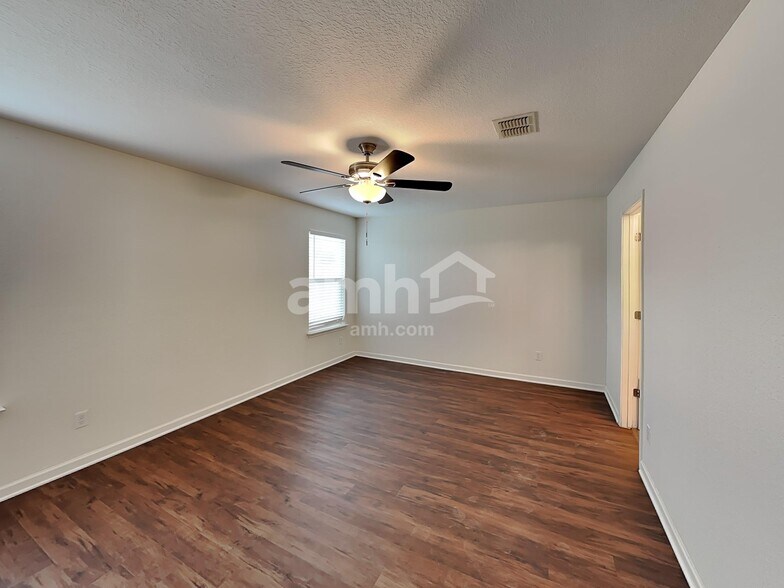 Building Photo - 2417 York Bend