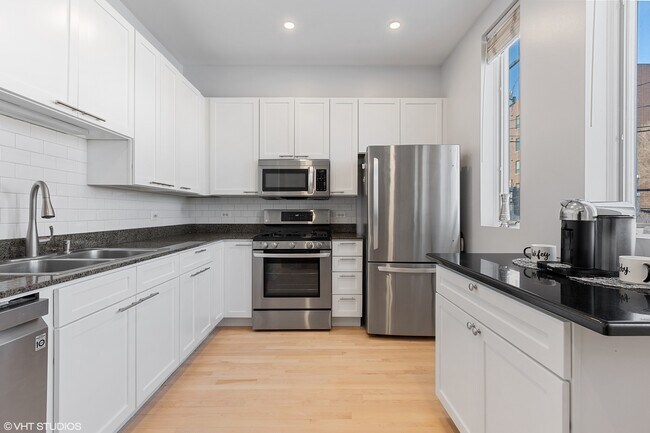 Building Photo - 1240 W Cottage Pl