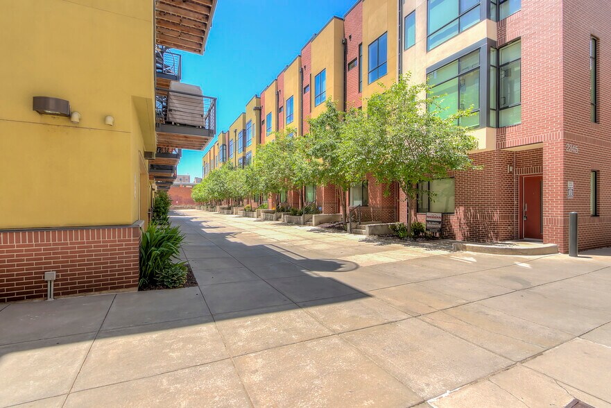 Building Photo - 2345 Walnut Street Unit 17