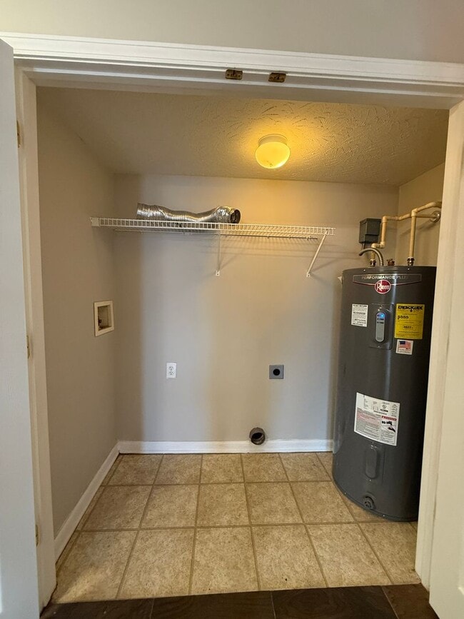 Building Photo - 568 Wellington Gardens Dr