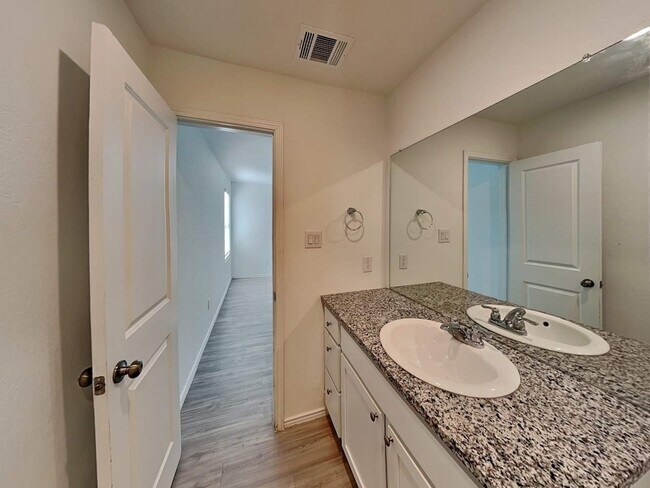 Building Photo - 5933 Antonio Pl