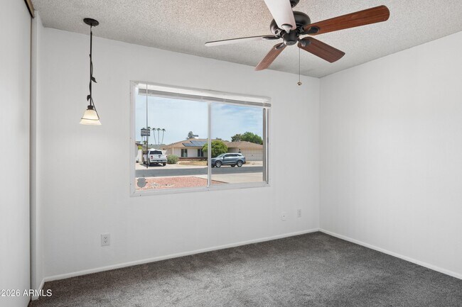 Building Photo - 2319 E Loma Vista Dr