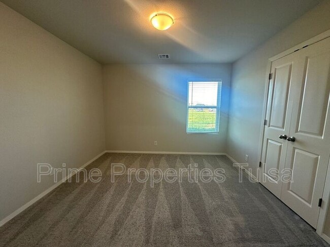 Building Photo - 13143 S 72nd E Ave