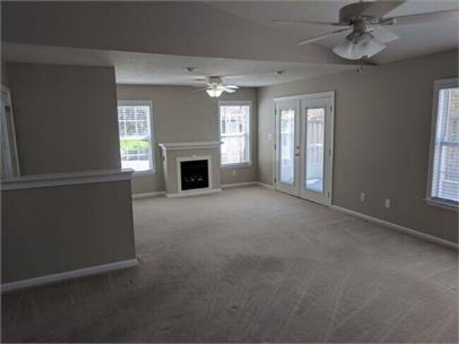 Building Photo - 3101 Lucas Ln SW