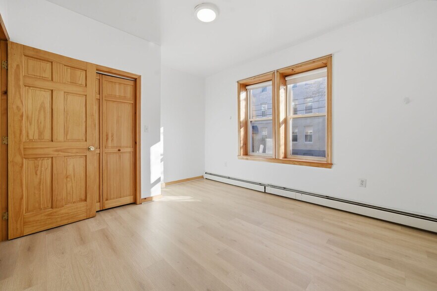 Building Photo - 70 Empire St