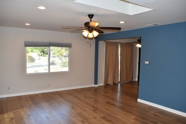 Building Photo - 3 Bedroom 1 Bath Upgraded Home with Large ...