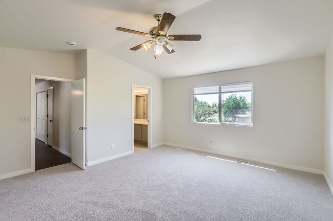 Building Photo - Gorgeous 4 Bed 2.5 Bath Home in Wolf Creek!