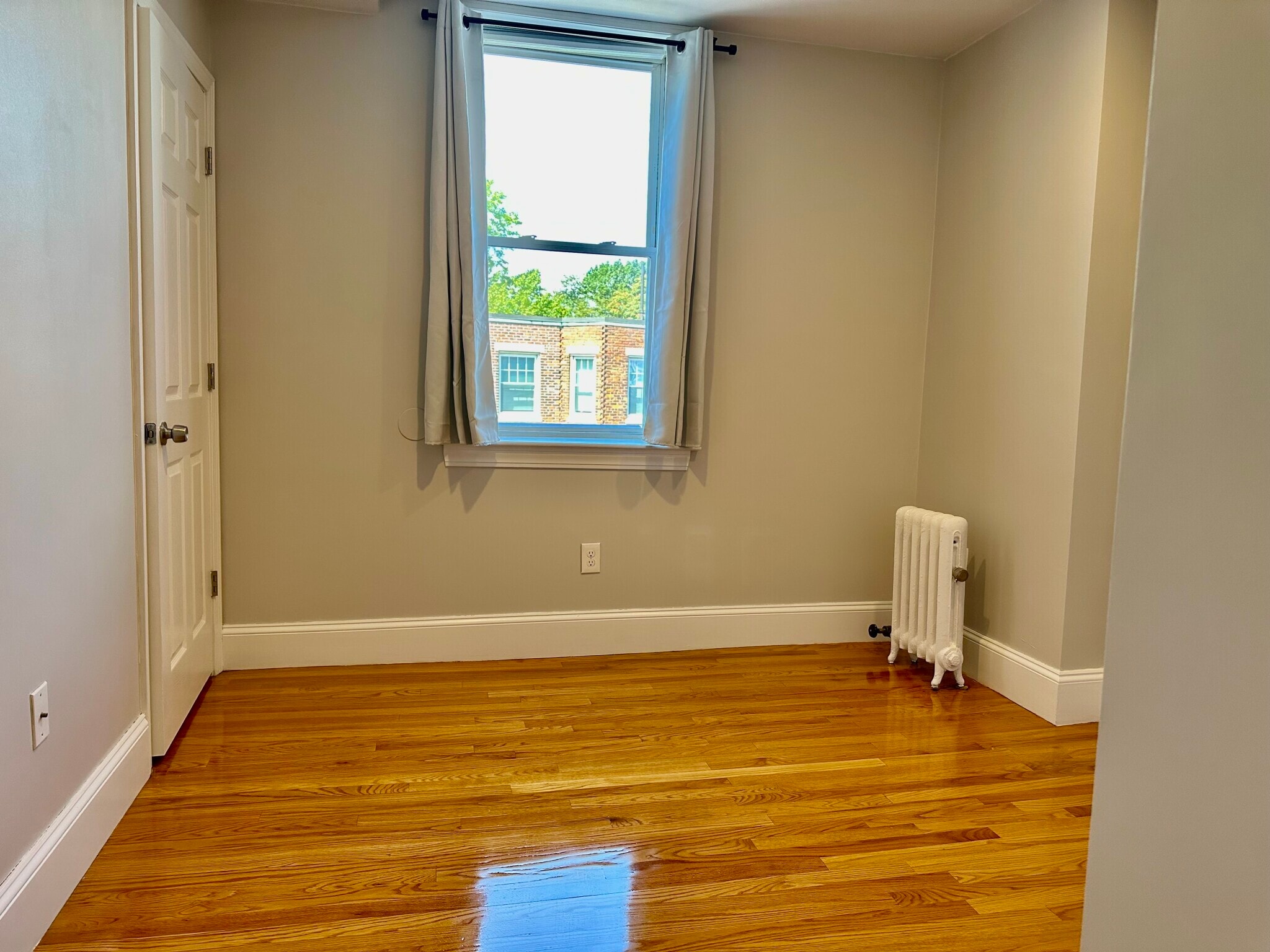 Building Photo - 76 Egmont St