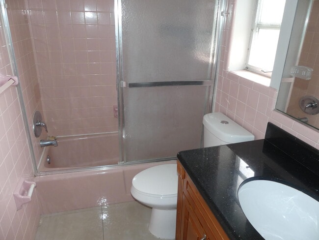 Building Photo - 2247 Taylor St