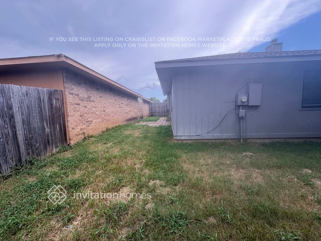 Building Photo - 300 Blueleaf Dr