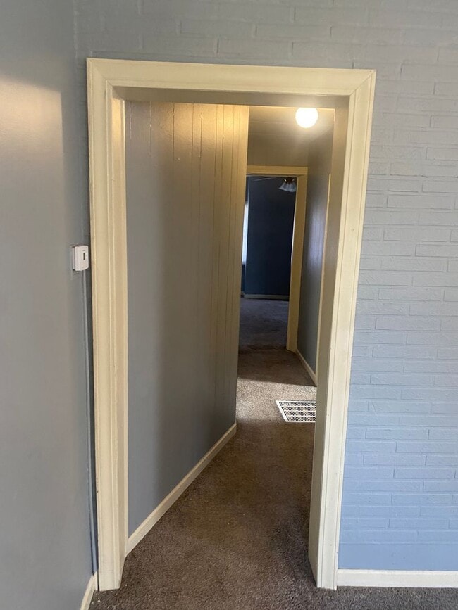 Building Photo - 103 N 10th St