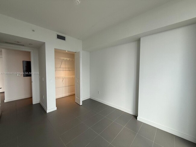 Building Photo - 1600 NE 1st Ave