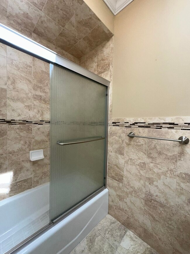 Building Photo - 272 St Pauls Ave