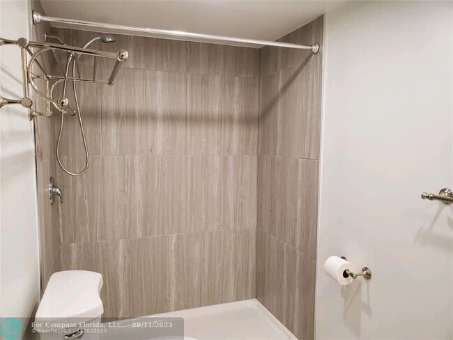 Building Photo - 2731 Ocean Club Blvd