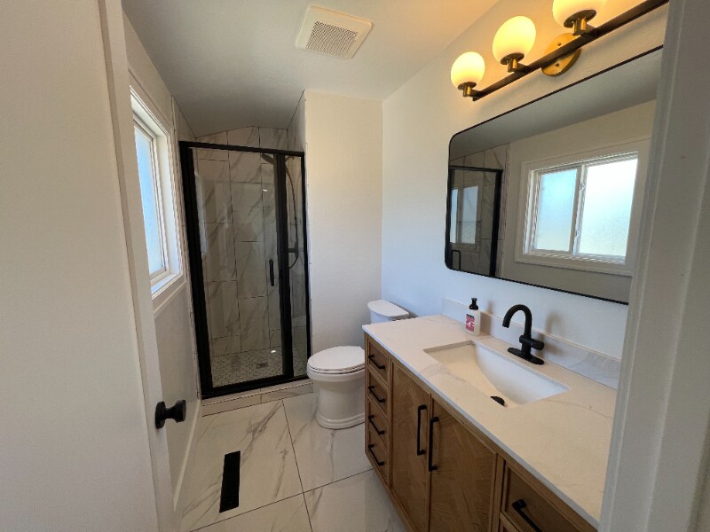 Building Photo - 641 Wintergreen Ln