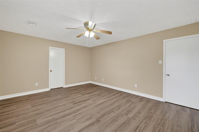 Building Photo - 6906 Pembrough Ln