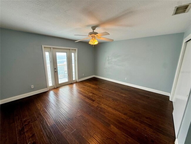 Building Photo - 5066 Coquina Key Dr SE