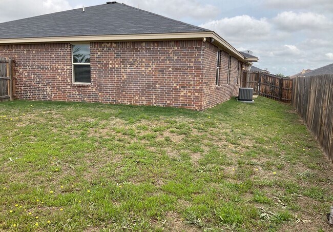 Building Photo - 4610 Cambridge Dr