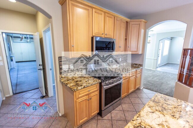 Building Photo - 4808 W Allen St