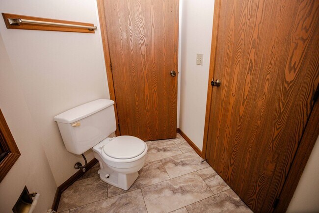 Building Photo - 4208 Foxfire Ct