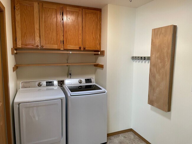 Building Photo - Lovely Single Level Home in Oak Harbor and...