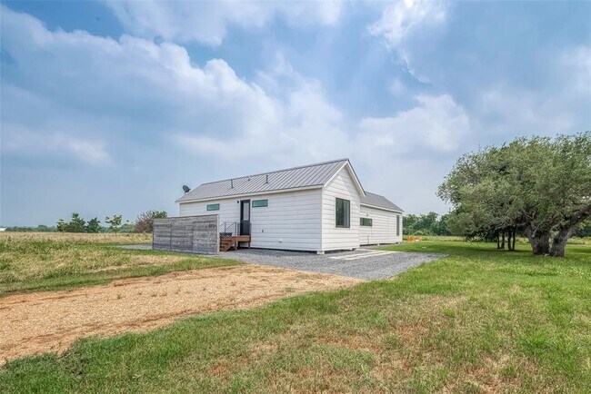 Building Photo - 8654 Fm 2145 Rd