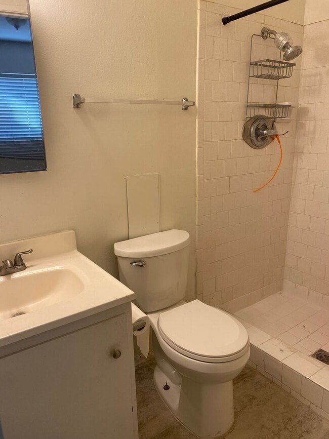 Building Photo - 12562 Brookshire Ave