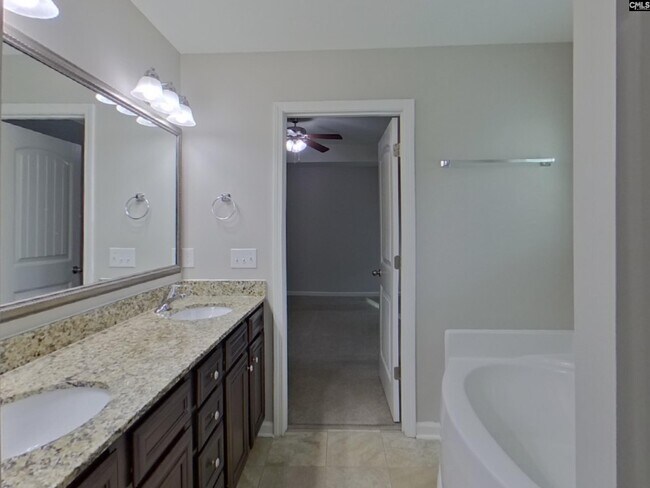 Building Photo - 326 Fairford Rd