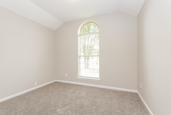 Building Photo - 2130 Spring Hill Cir