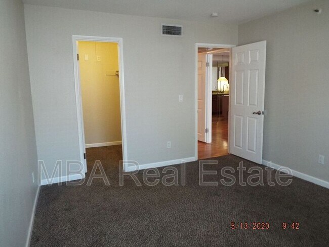 Building Photo - 4554 E Paradise Village Pkwy N