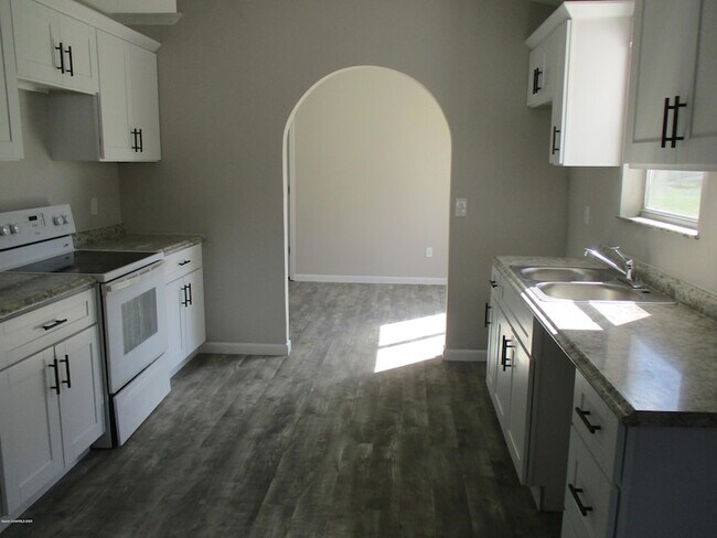 Building Photo - 474 Tuloma Ave SW