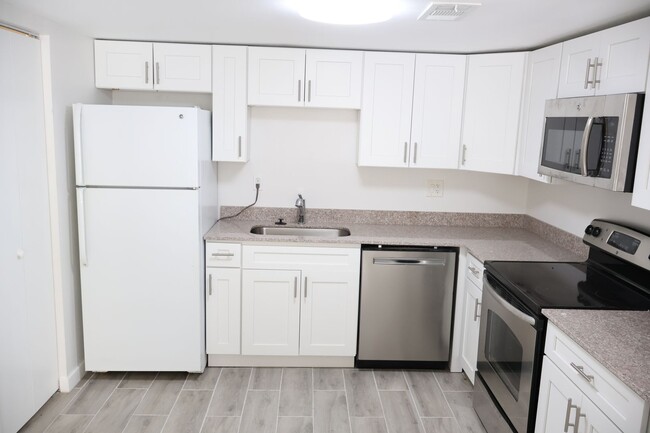 Primary Photo - 1 bed / 1 bath condo with a bonus den - Co...