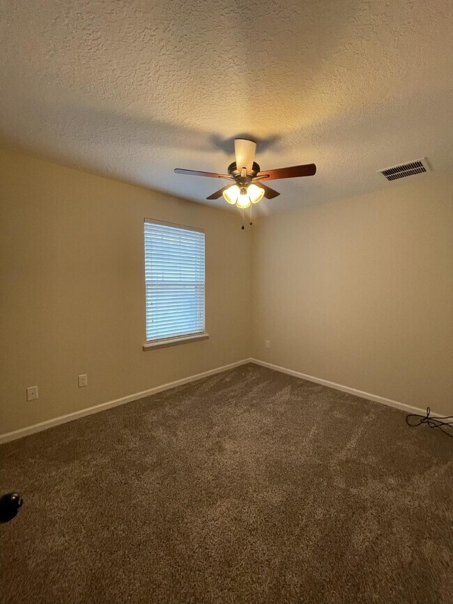 Building Photo - 3 bedroom 2 .5 bath townhome 2 car attached garage  in St. Johns county
