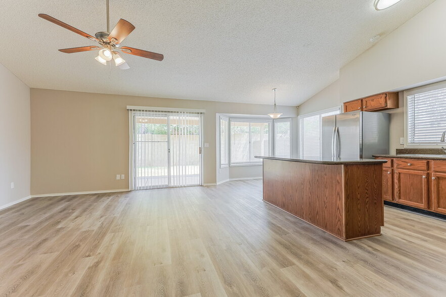 Building Photo - 4526 E Towne Ln