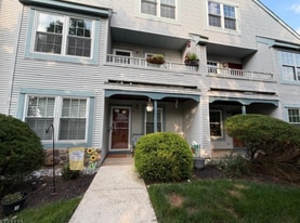 Building Photo - 2209 Vroom Dr
