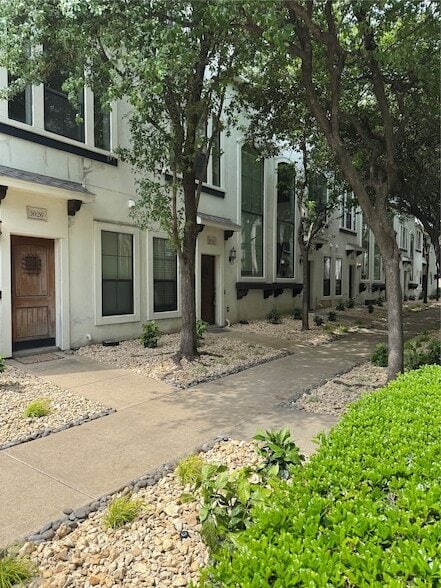 Building Photo - 3028 Carmel St