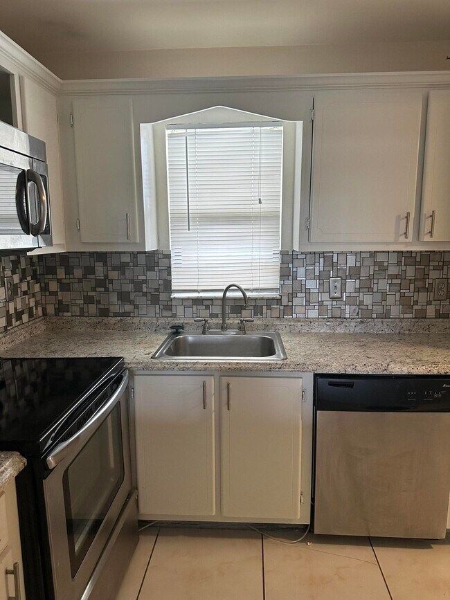 Building Photo - 9355 SW 8th St